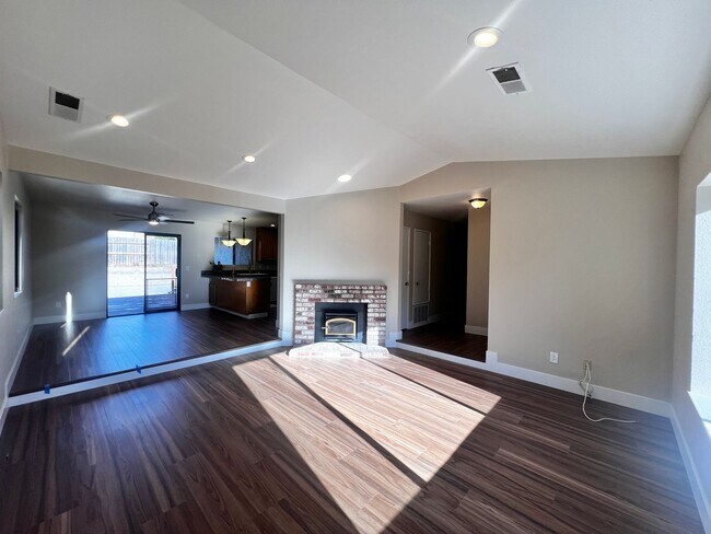 Building Photo - Recently Remodeled 3-Bedroom, 2-Bath Home ...