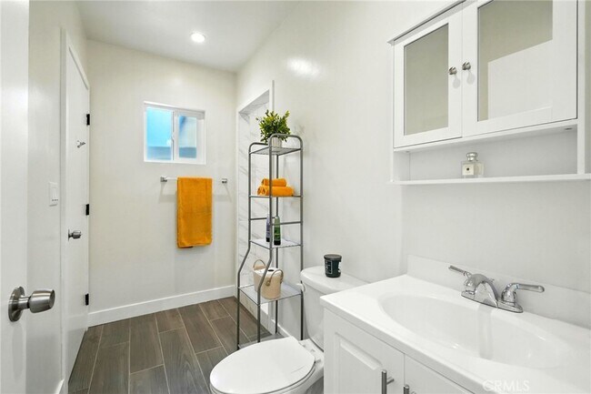 Building Photo - 9221 Swinton Ave