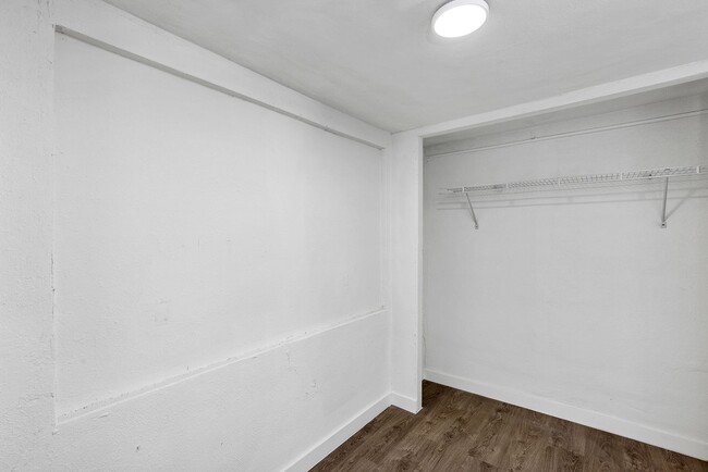 Building Photo - Charming 3-Bedroom Home with Spacious Yard & Enclosed Porch in Frostproof