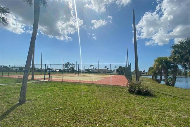 Building Photo - 6628 Thorman Rd