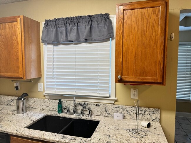 Building Photo - 4262 Apache Dr SE