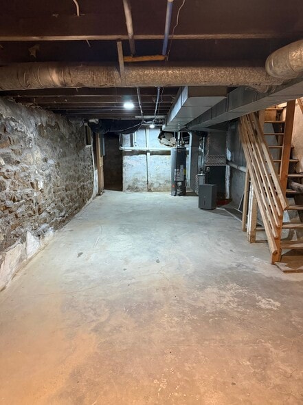 Building Photo - 120 S 14th St