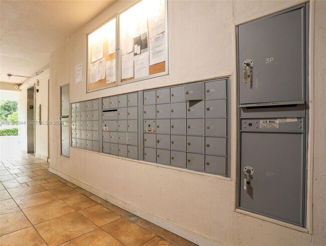 Building Photo - 8601 SW 94th St