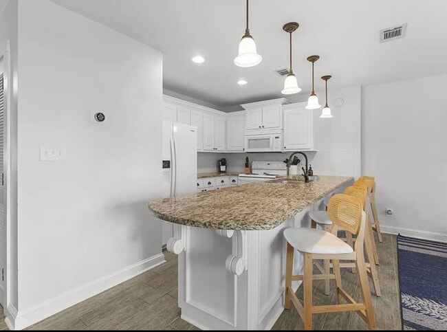 Building Photo - 485 Gulf Shore Dr