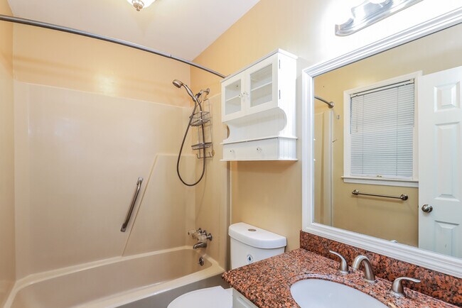 Building Photo - Spacious 3-Bedroom Home in Rex, GA