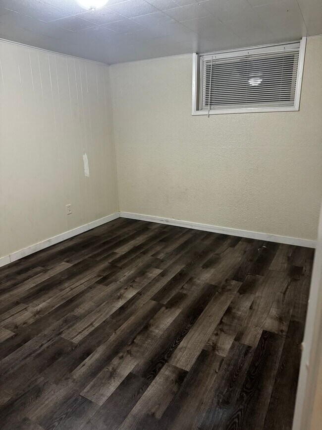 Building Photo - 902 S 29th Ave