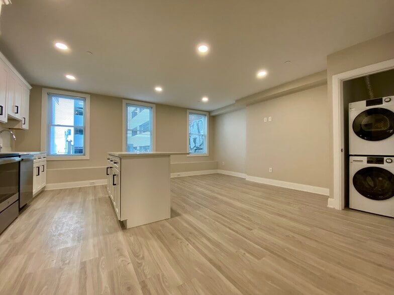 Building Photo - 230 Tremont St