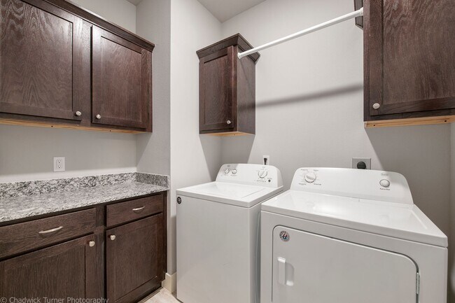 Building Photo - ***112 Alder Street***