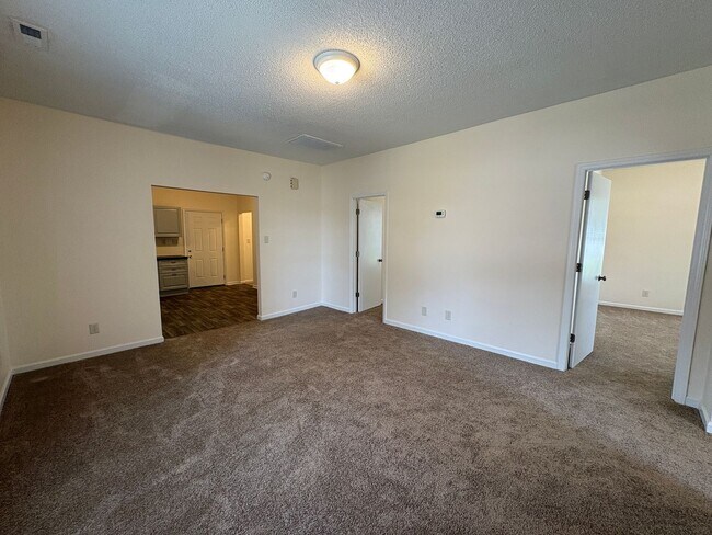Building Photo - Cozy Two Bedroom Home!