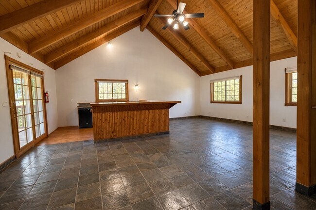 Building Photo - 20250 Vineyard Ln