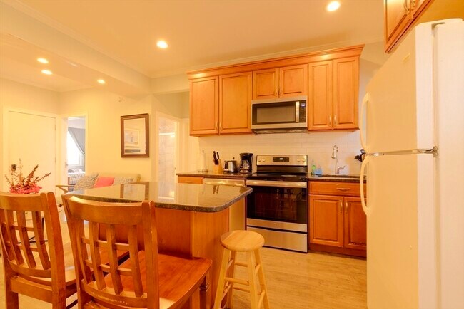 Building Photo - 157 Perkins St