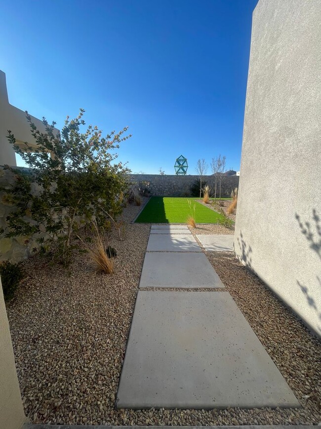 Building Photo - Beautiful Newly Constructed Home in Metro ...