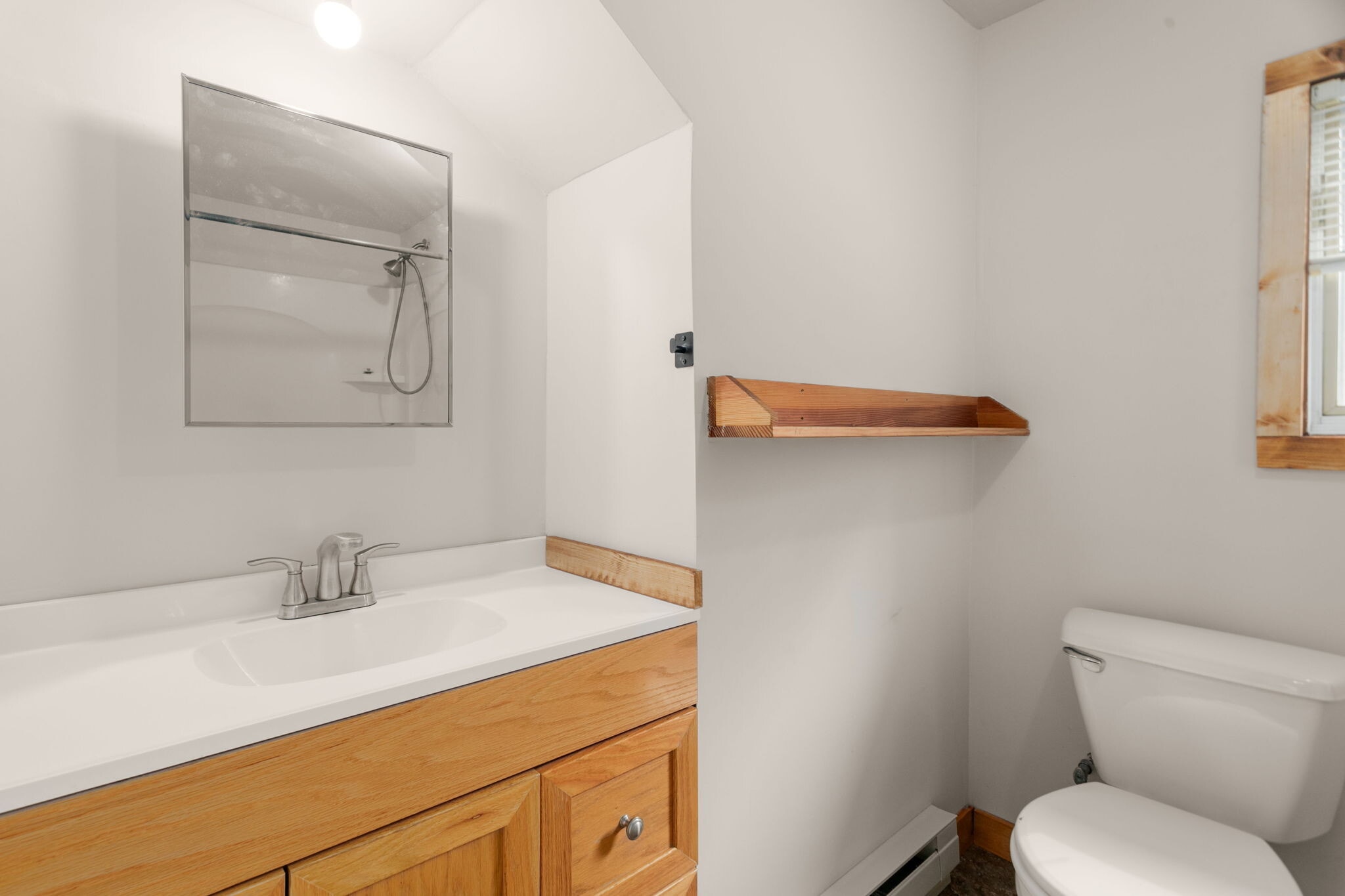 Building Photo - 552 1st Ct