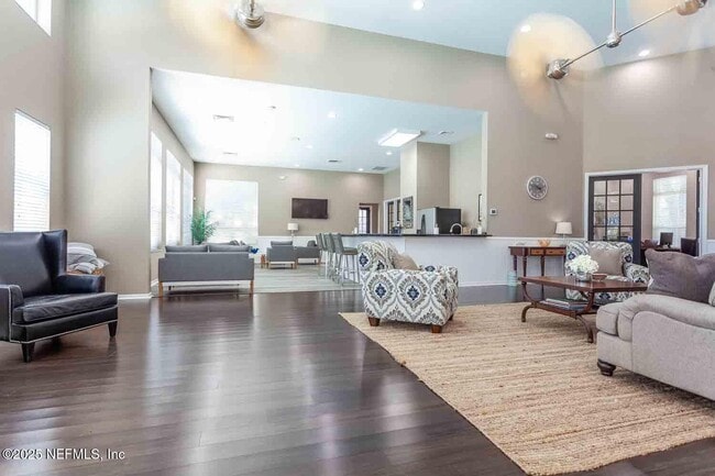 Building Photo - 13700 Richmond Park Dr N