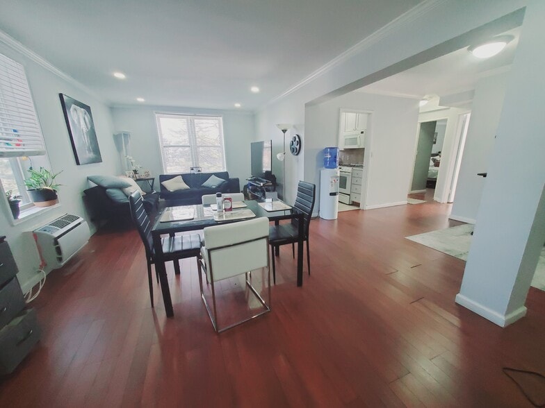 Building Photo - 7 4th St