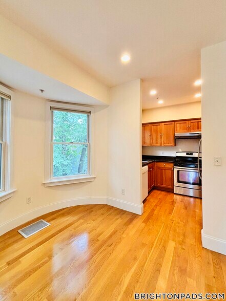 Building Photo - 10 Selkirk Rd