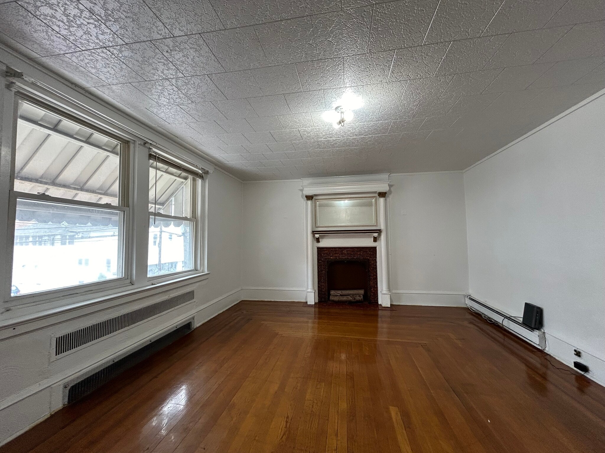 Living Room p3 - 193 Zerby Ave