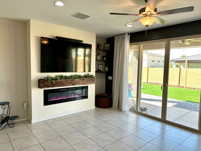 Building Photo - Fantastic Casa Vista home with 4 car garag...