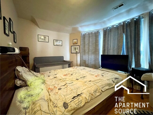 Building Photo - 3434 W Drummond Pl