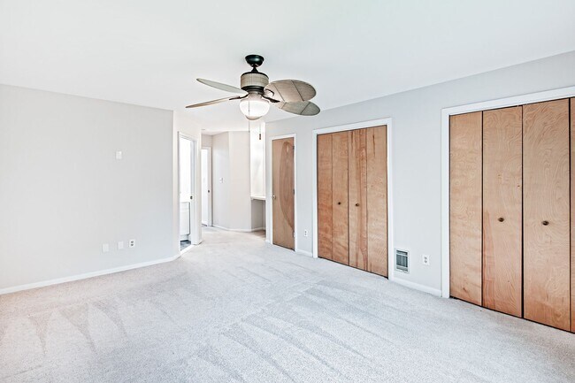 Building Photo - 35 Foxtail Ct