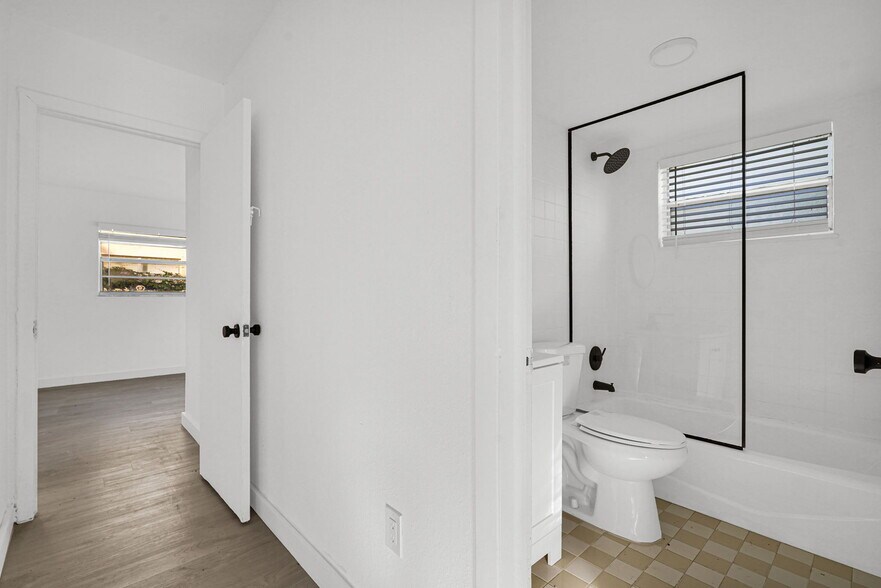 Building Photo - 8276 NE Miami Ct