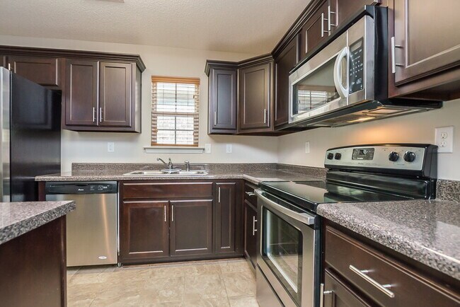 Building Photo - 7892 Ridgedale Dr