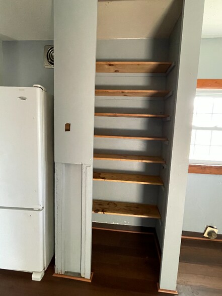 Building Photo - 1717 E North St