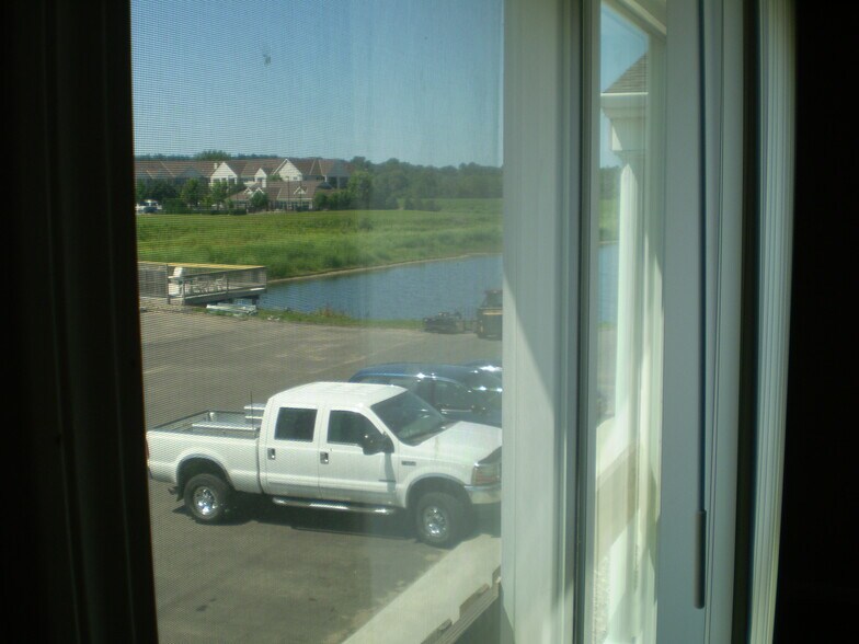 Cascade lake - 327 W Frontage Rd NW