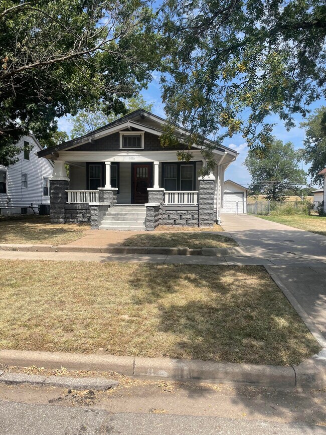 Primary Photo - 1016 W Dayton Ave