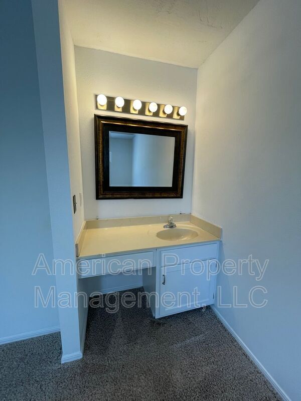 Building Photo - 6185 S Zunis Ave