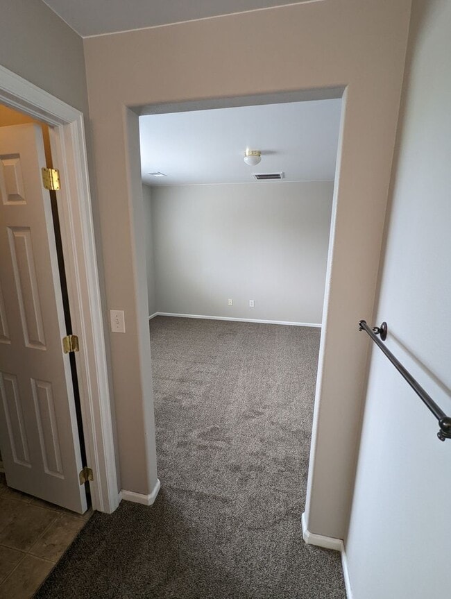 Building Photo - Gorgeous 2 Story 3 Bedroom 2.5 Baths in Da...