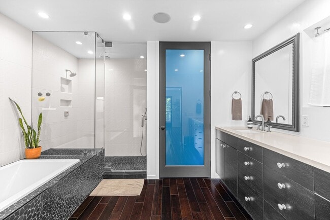 Building Photo - Architectural Contemporary with Panoramic ...
