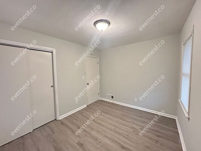 Building Photo - 2690 Lake Harbin Rd