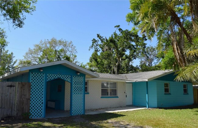 Building Photo - 403 Pinewood Ave