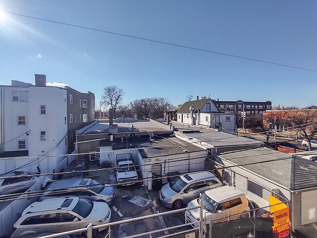 Building Photo - 2815 N Harding Ave
