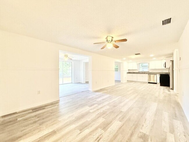 Building Photo - 5707 Quist Dr