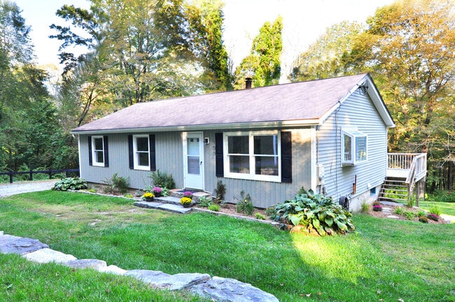 Primary Photo - 100 Bartholomew Hill Rd