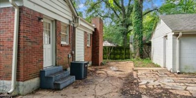 Building Photo - 4 Bedroom, 2 Bathroom Near Park & Goodlett