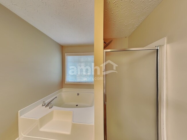 Building Photo - 900 Cline Petty Way