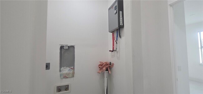 Building Photo - 927 Chenault St