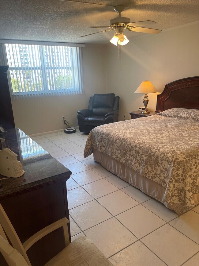 Building Photo - 1401 S Ocean Dr