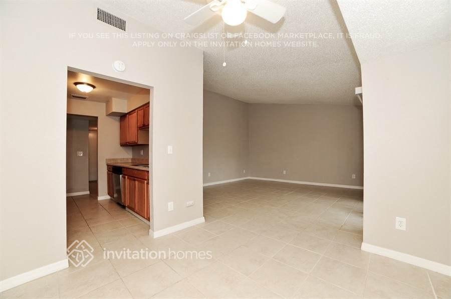 Building Photo - 2324 Fulton Way SW