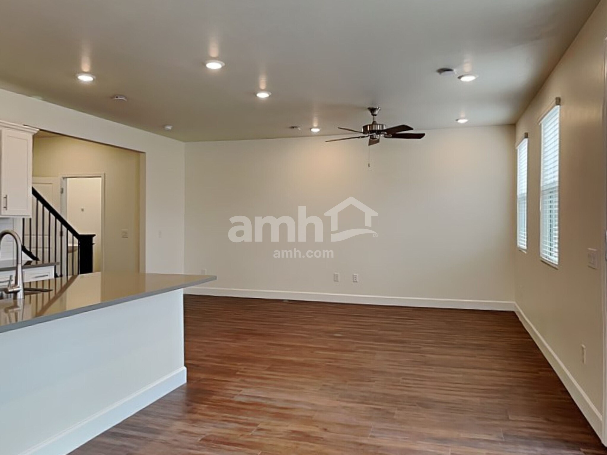 Building Photo - 6144 W Calle Lingo