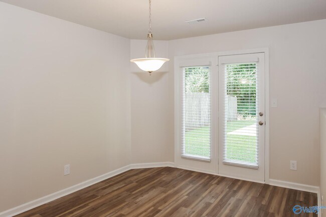 Building Photo - 204 Farmington Dr