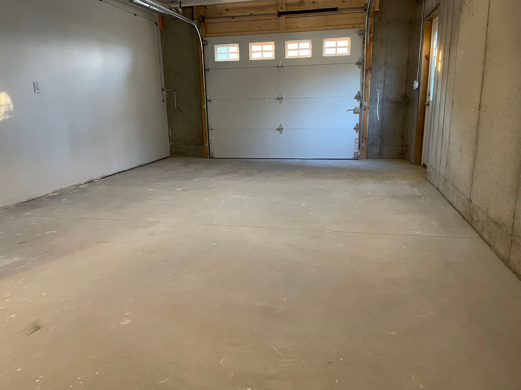 Building Photo - 4 Brozdowski Ln