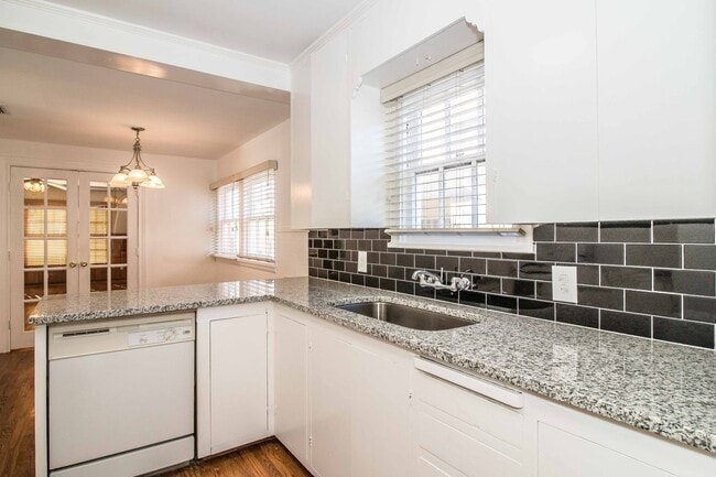 Building Photo - Charming Remodeled Bungalow - Arlington Heights - NEW PICTURES COMING SOON!