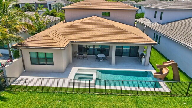 Building Photo - 17112 Aquavera Way