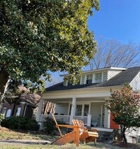 Building Photo - Adorable 2 Bedroom apartment located close to Downtown-1st floor unit