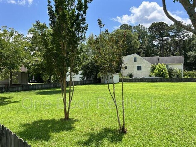 Building Photo - 134 Point O Woods