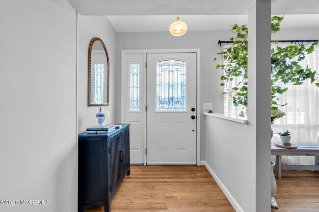 Building Photo - 115 10th Ave